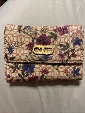 Flower Wallet Gold accents